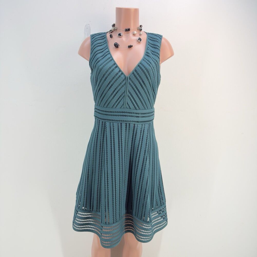 NEW ! J.CREW Striped Eyelet Dress Sz 6 - Picture 3 of 17